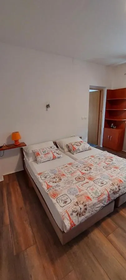 Apartments Matic Омишаль