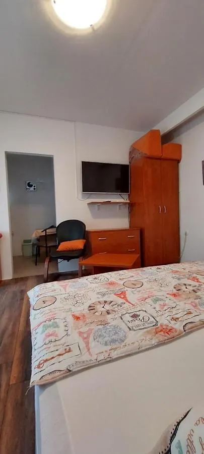 Apartments Matic Омишаль